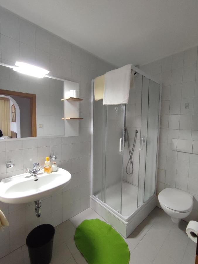 Garni Hattlerhof B&B Brunico Bagian luar foto