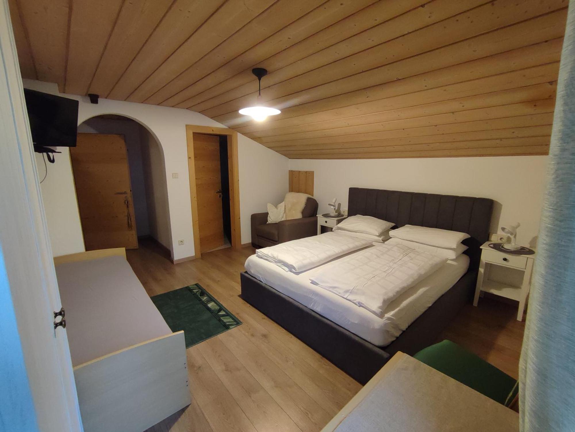 Garni Hattlerhof B&B Brunico Bagian luar foto
