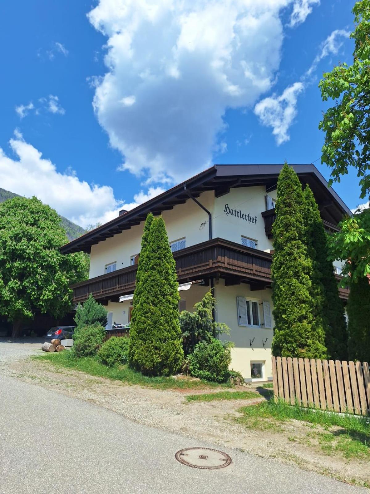 Garni Hattlerhof B&B Brunico Bagian luar foto
