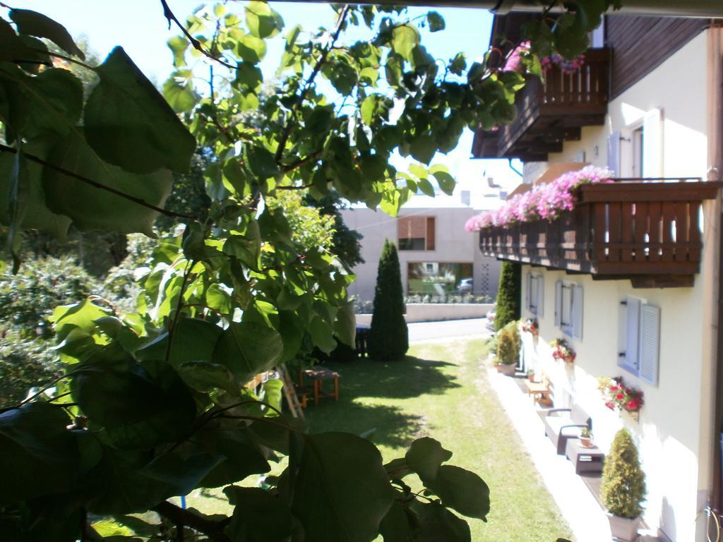 Garni Hattlerhof B&B Brunico Bagian luar foto